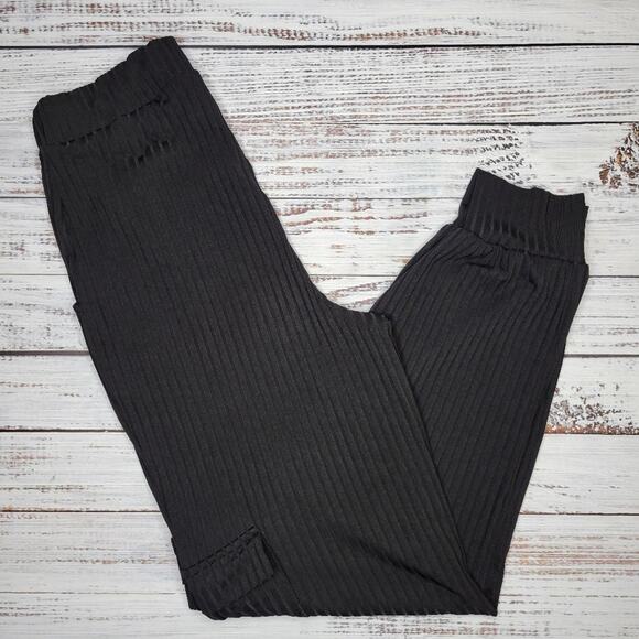 Nasty Gal High Rise Ribbed Cargo Pocket Pants Black | Size 4 - Picture 5 of 8